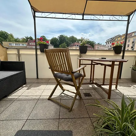 Julia In The Center Of