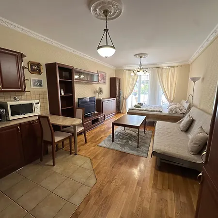 Julia In The Center Of Lägenhet *